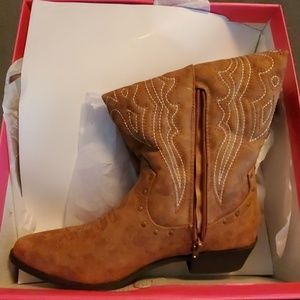 Shoedazzle cowboy boots Clearance